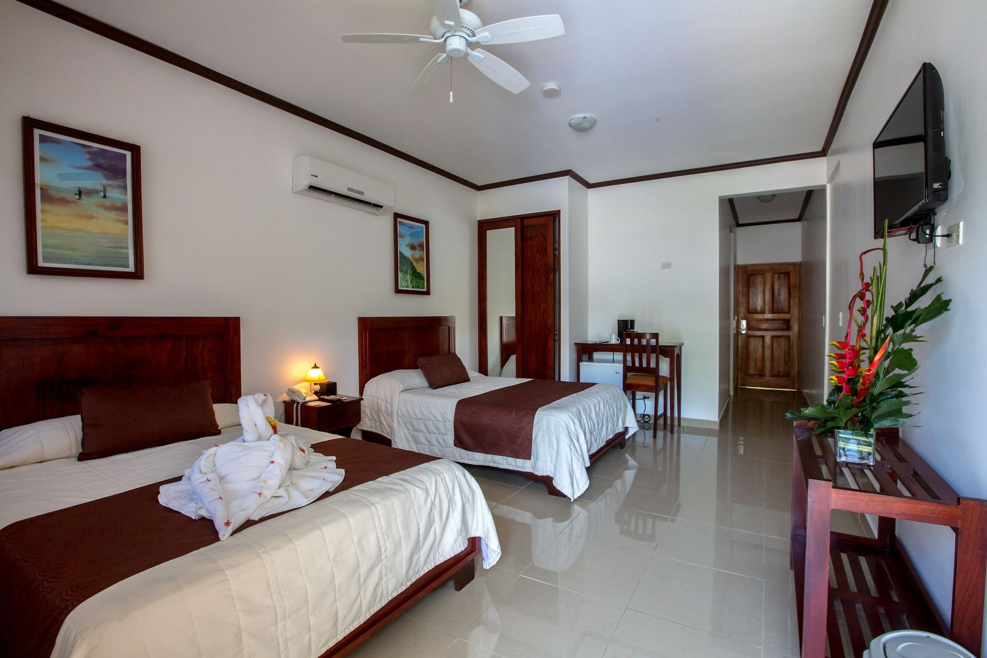 Hotel Arenas En Punta Leona Las Agujas 外观 照片
