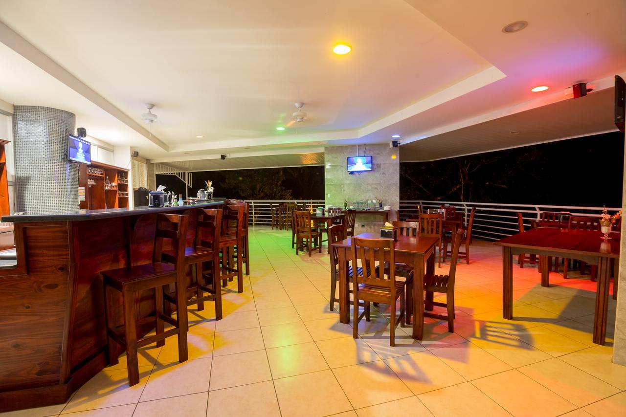 Hotel Arenas En Punta Leona Las Agujas 外观 照片